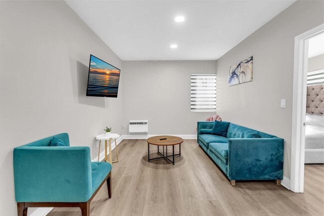 Building Photo - 10004 E Bay Harbor Dr Unit SI ID1527165P