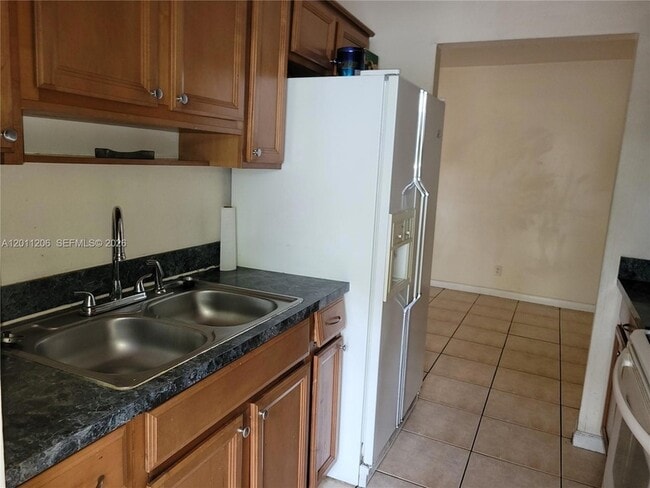 Building Photo - 8704 NW 35th St Unit 105
