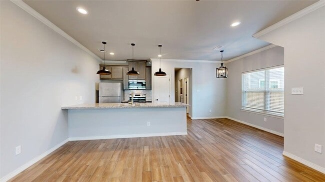 Photo - 305 Poplar St