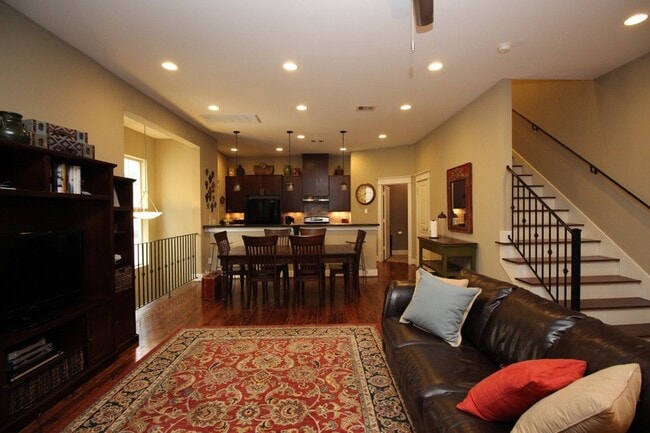 Photo - 2212 Radcliffe St