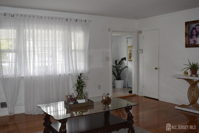 Photo - 193 McFarlane Rd