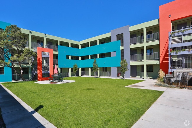 Photo - Q @ Nob Hill