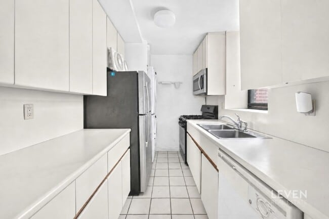 Photo - 317 W 95th St Unit 2C