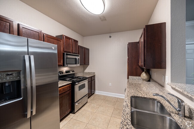 2BR, 2BA - 1,022SF - Kitchen - The Pointe at Conway