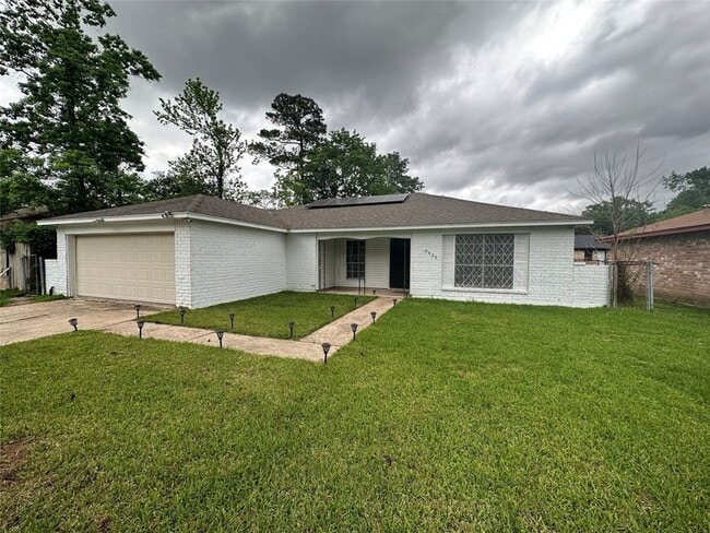 Building Photo - 9939 Valley Park Dr
