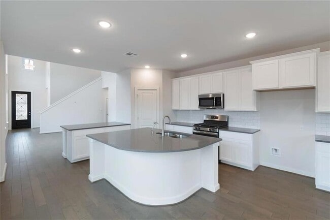 Photo - 205 Rosebush Dr