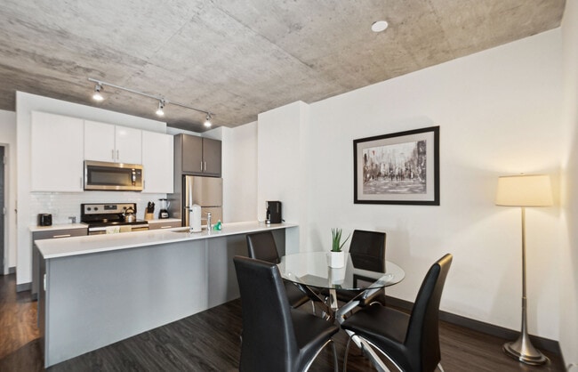 Photo - 215 W Lake St Unit ID1028855P