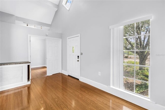 Photo - 116 16th Ave SE