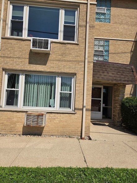 Photo - 8758 W Berwyn Ave Unit 1NW