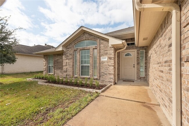 Photo - 1207 Portsmouth Ct