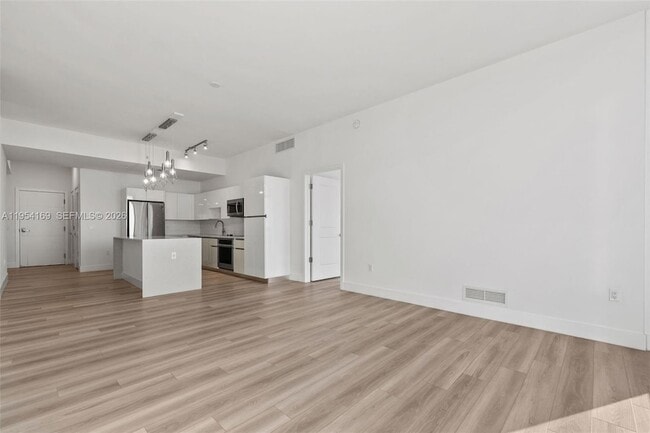 Photo - 101 Diplomat Pkwy Unit 1003