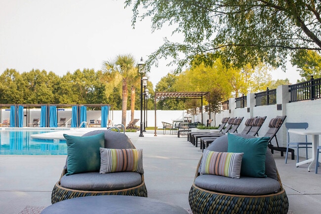Haven at Birkdale Village Poolside Lounge - Haven at Birkdale Village