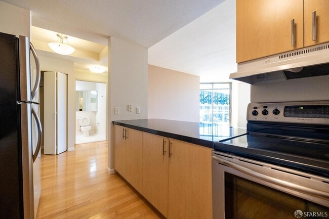 Photo - 88 King St Unit 606