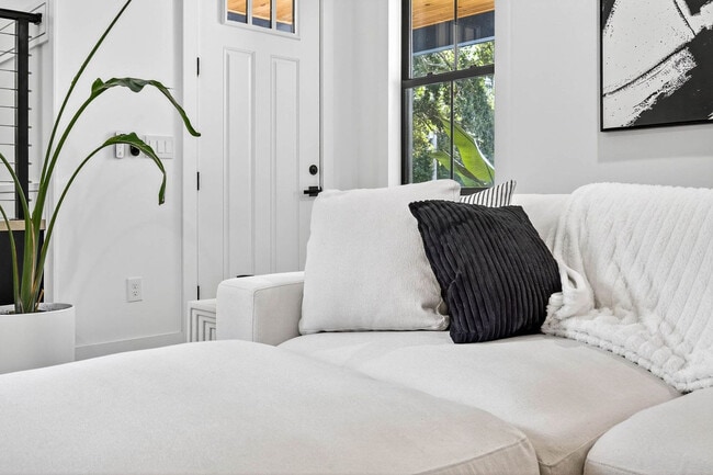 Building Photo - 1200 E Jean St Unit ID1344551P