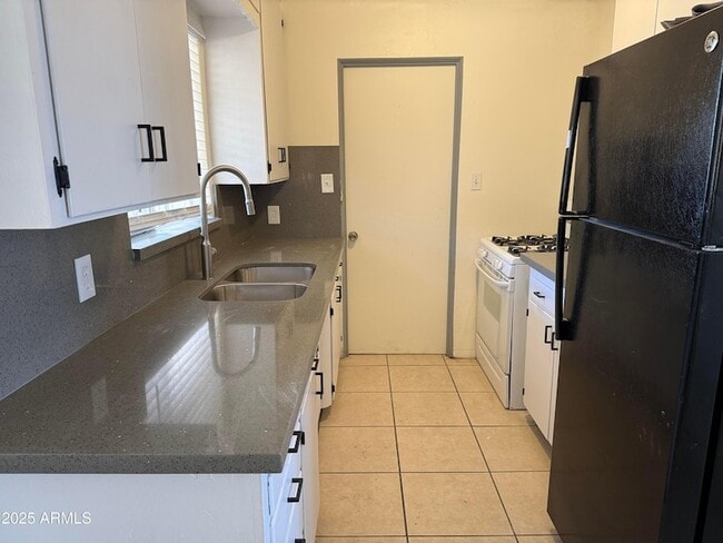 Photo - 223 E 2nd St