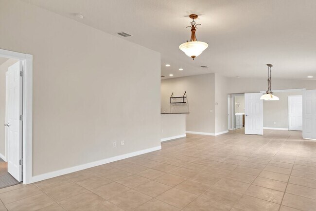 Photo - 4969 Corsica Square