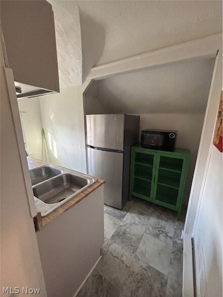 Photo - 3430 Beechwood Ave Unit Upper