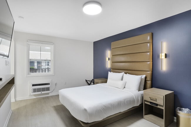 Bedroom - Redamo Suites