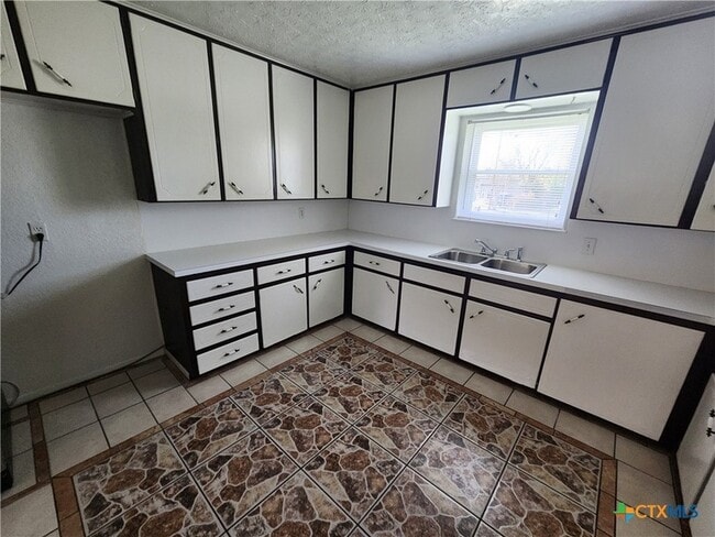 Photo - 1700 Estelle Ave