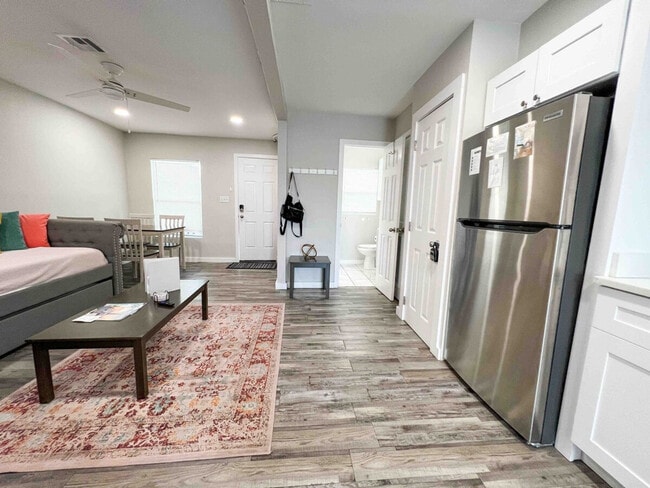 Building Photo - 1120 Morgan Ave Unit ID1268427P