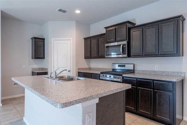 Photo - 16409 Portage St