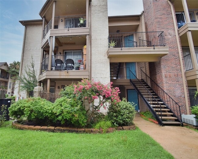 Photo - 2121 Hepburn St Unit 722