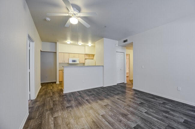 Building Photo - Sterling Pointe