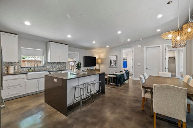 Photo - 2414a Kinney Rd Unit ID1262280P