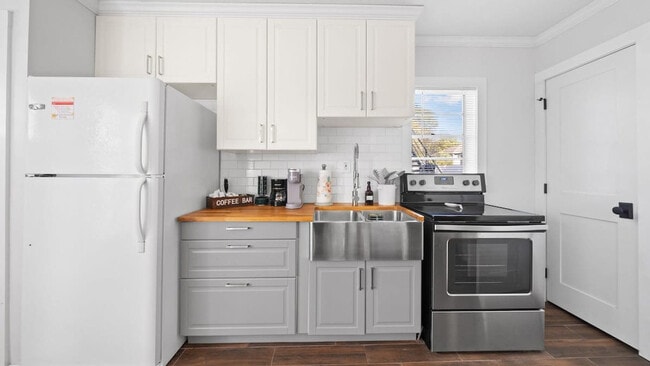 Photo - 720 1/2 W Woodlawn Ave Unit ID1271928P