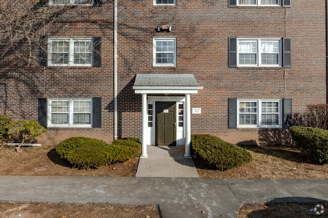 Hamden Centre - Entrance - Hamden Centre