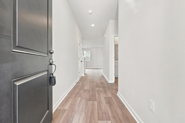 Photo - 605 Southwind Way