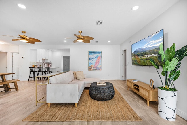 Building Photo - 266 N Atlantic Ave Unit ID1069193P