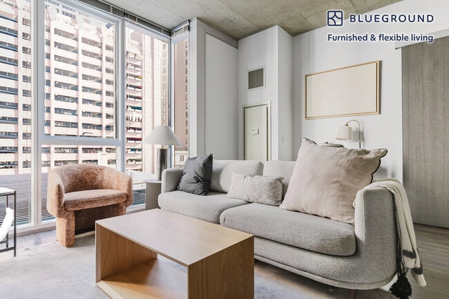 Building Photo - 215 W Lake St Unit FL6-ID1342