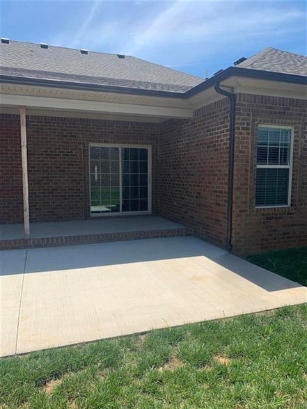 Photo - 1048 Springfield Blvd