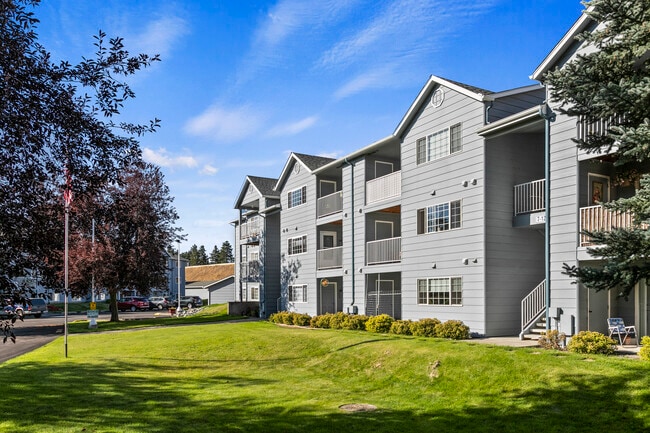 Building Photo - The Overlook at Falls Park