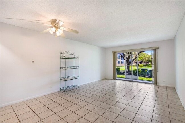 Photo - 1400 SW 124th Terrace Unit 105Q