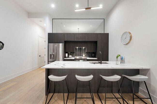 Photo - 318 W Grand Ave Unit ID1244921P