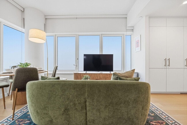 Photo - 16 Dupont St Unit FL40-ID1355921P