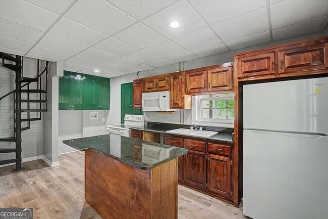 Photo - 269 W Hermitage Rd NE
