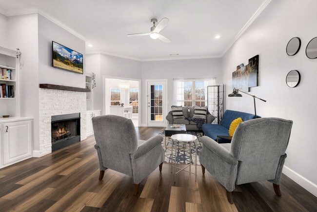 Building Photo - 501 SW Duke Ave Unit ID1221919P