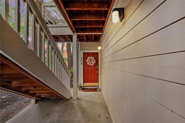 Photo - 404 McGill Pl NE