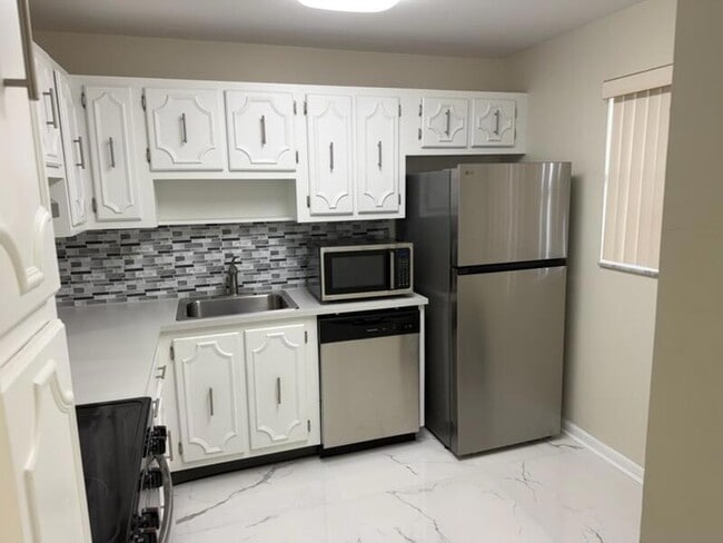 Photo - 3000 Riverside Dr Unit 2011