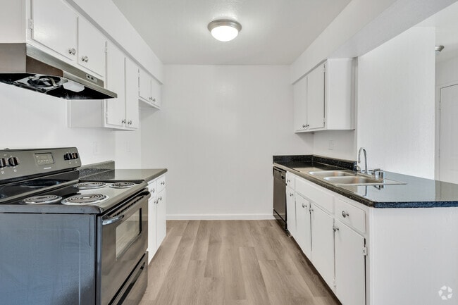 1BR, 1BA - 650SF - Kitchen - Windscape Village Apartments