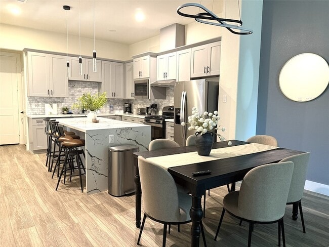 Photo - 2909 Nagle St