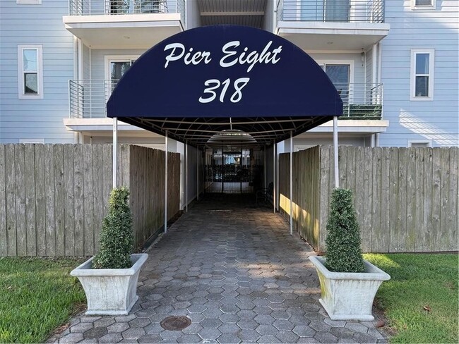 Building Photo - 318 Lake Marina Ave Unit 305