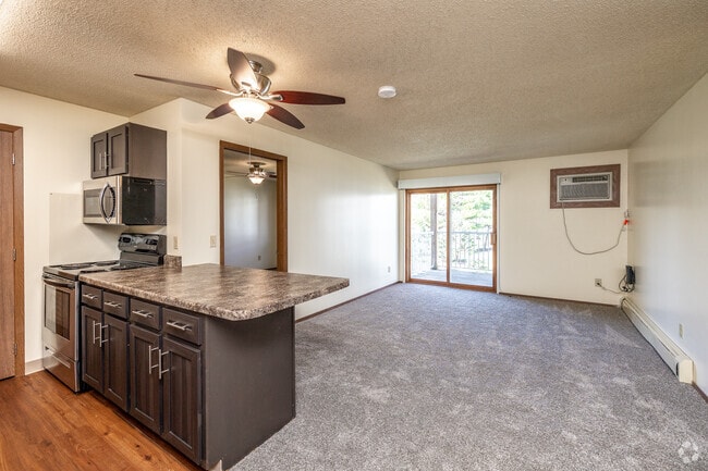 2BR, 2BA - 850 SF - Sun Prairie & Vista Court