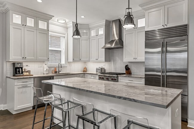 Photo - 3808 N Kenmore Ave Unit ID1255616P