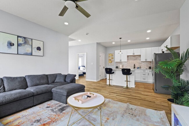 Building Photo - 8355 Fieldfare Way Unit SI ID1542332P