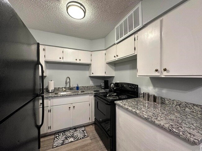 Photo - 3800 Pine St