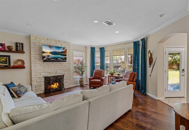 Photo - 2045 Hillcroft Dr